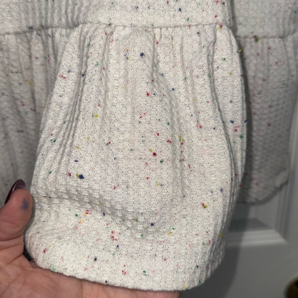 Speckled V-Neck Ruffle Hem Blouse - Cream - Picture 4 of 6